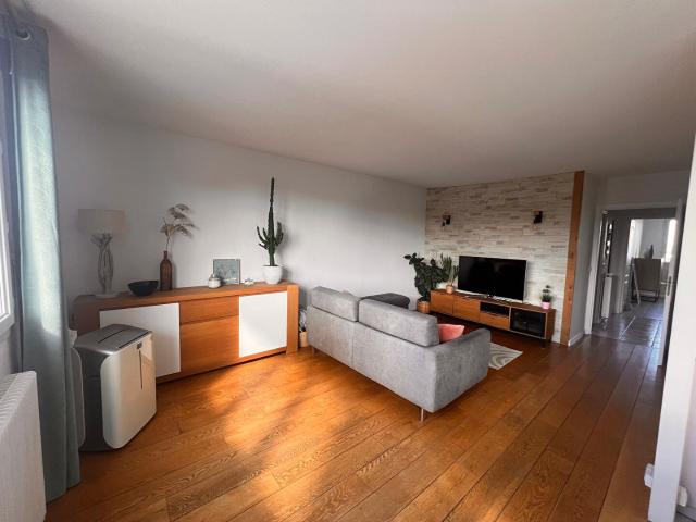 Appartement meublé 3 pièces 66m2 1370.00euros CC