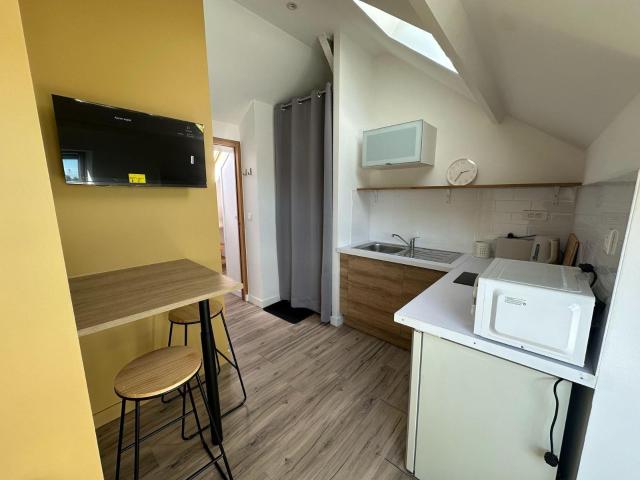 APPARTEMENT MEUBLÉ 1 PIECES EQUEURDREVILLE HAINNEVILLE LIBRE DE SUITE