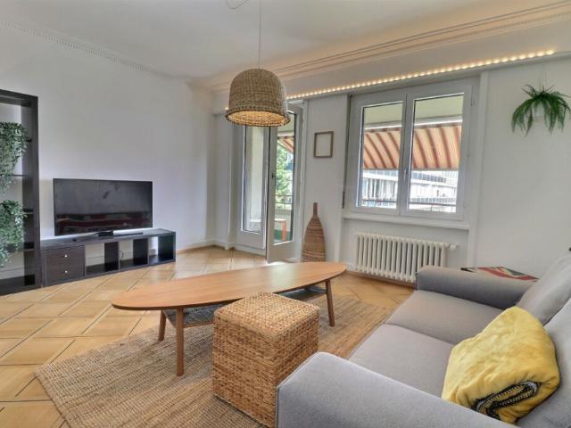 Appartement meublé 2.5 pièces avec balcon et vue imprenable