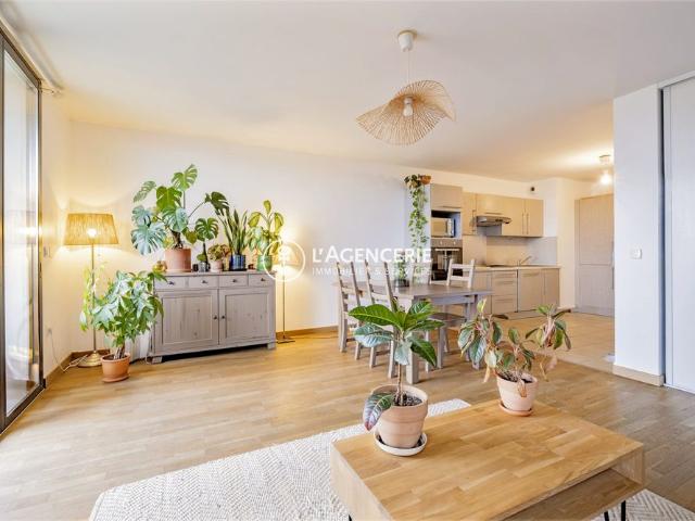 Appartement meublé 2 chambres avec terrasse et parking privatif