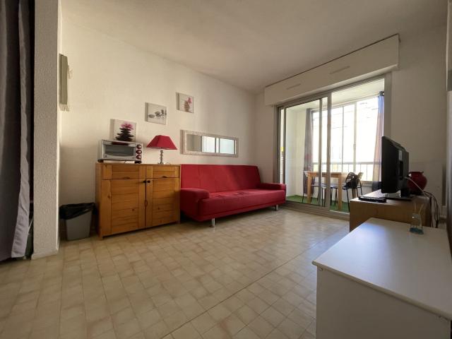 APPARTEMENT MEUBLE 2 PIECES AVEC LOGGIA ET PARKING A FREJUS