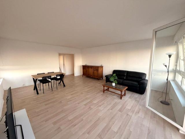 Appartement meublé 4 chambres 106 m² – Place Colbe