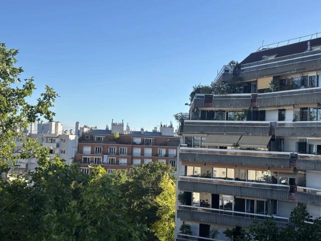 APPARTEMENT MEUBLÉ 52 m² AVEC TERRASSE