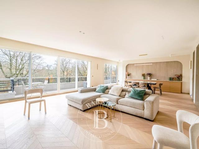 Appartement meublé 5 pièces 151 m²