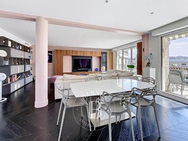 Appartement meublé 5 pièces 161 m²