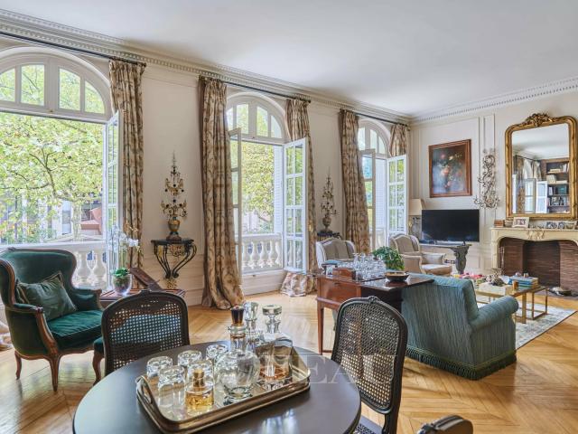 Appartement meublé 5 pièces 192 m²