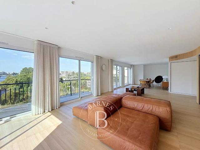 Appartement meublé 5 pièces 208 m²