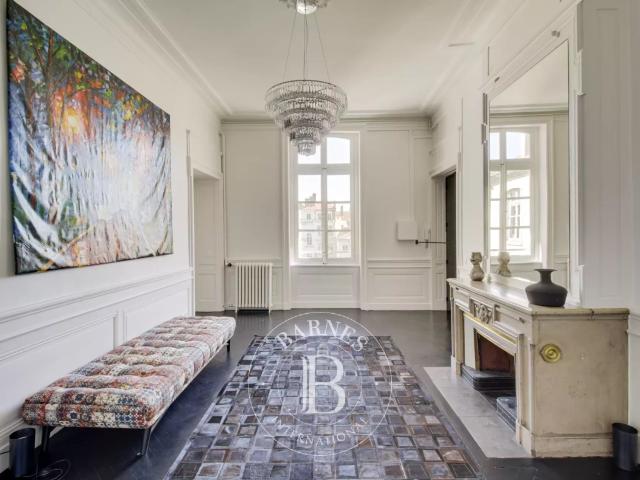 Appartement meublé 5 pièces 219 m²