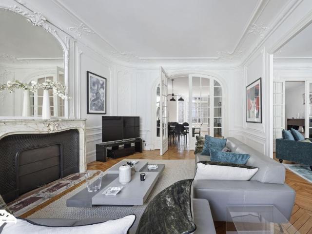 Appartement meublé 6 pièces 159 m²