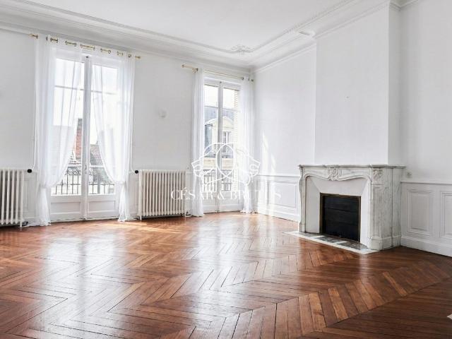 Appartement meublé 8 pièces 266 m²