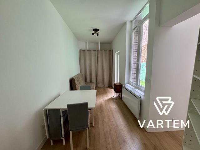 APPARTEMENT MEUBLE + COUR PRIVATIVE