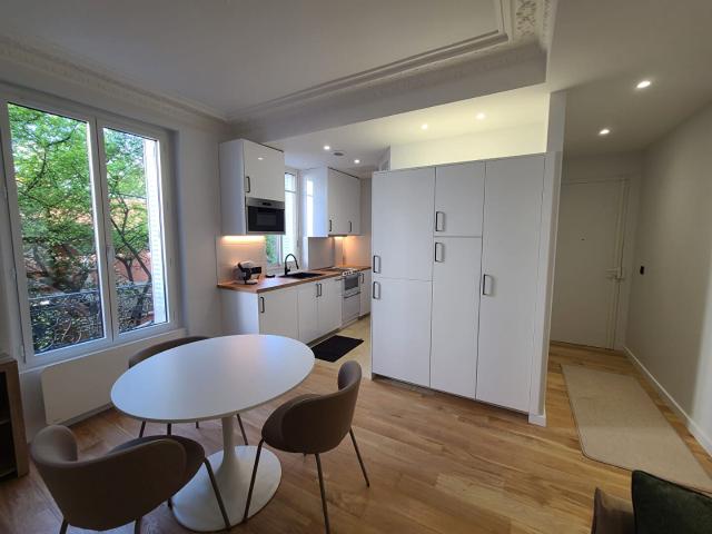 Appartement MEUBLE COURBEVOIE 2 pièces 32.97 m2