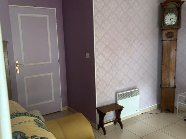 APPARTEMENT MEUBLE DANS IMMEUBLE RECENT AU 2EME ETAGE AVEC ASCENSEUR