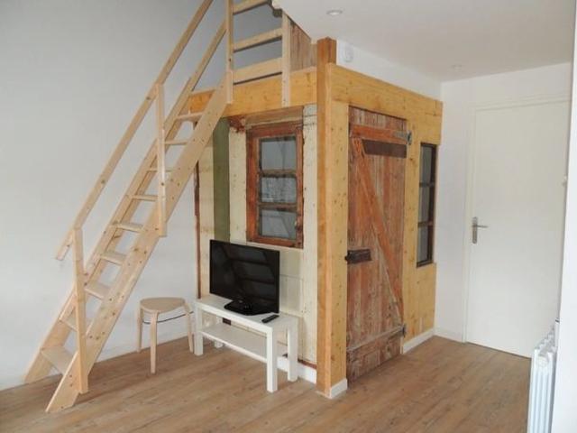 APPARTEMENT MEUBLE DE TYPE F2 A LOUER A QUETTEHOU