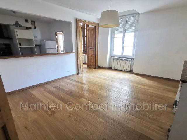 Appartement meublé d'environ 60m² situé au 2ème étage et compr