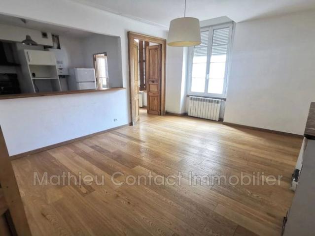 Appartement meublé d'environ 60m² situé au 2ème étage et compr