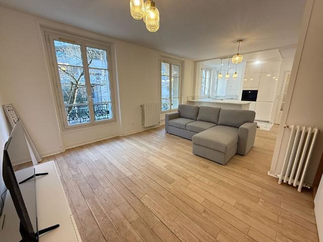 Appartement meublé neuf de 59 m2 rénové en entier 1 chambre avec double séjour