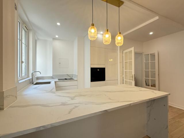 Appartement meublé neuf de 59 m2 rénové en entier 1 chambre avec double séjour
