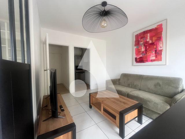 Appartement Meublé Niort 1 pièce surface de 32.11 m2 avec terrasse et place de parking