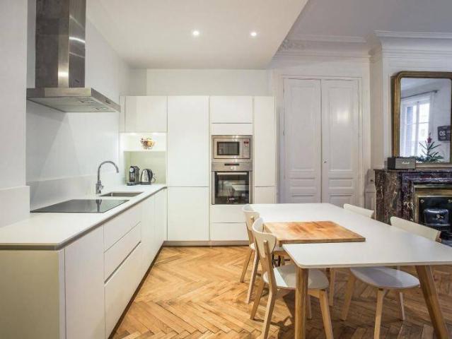 APPARTEMENT meublé PREFECTURE Grand appartement T4 meublé de 105 m2 Cachet & Élégance