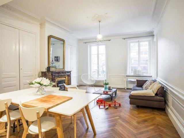 APPARTEMENT meublé PREFECTURE – Grand appartement T4 meublé de 105 m² – Cachet & Élégance