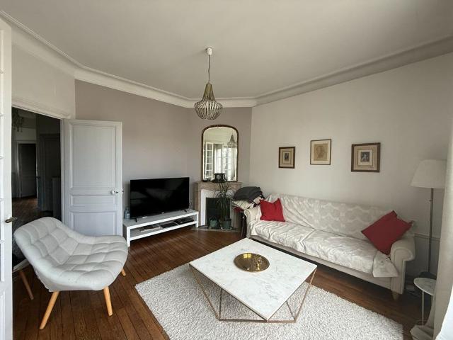 APPARTEMENT MEUBLE T4 98 M² HYPER CENTRE