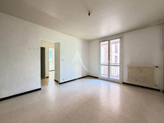 APPARTEMENT MEUBLE TYPE 3 AVEC BALCON LOGGIA ET CAVE PROCHE MONT D'OR