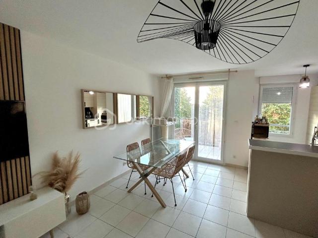 Appartement moderne avec parking et piscine