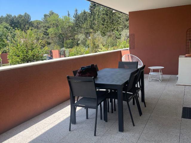 APPARTEMENT MODERNE AVEC TERRASSE