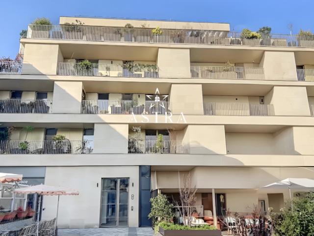 Appartement moderne avec terrasse à Antony