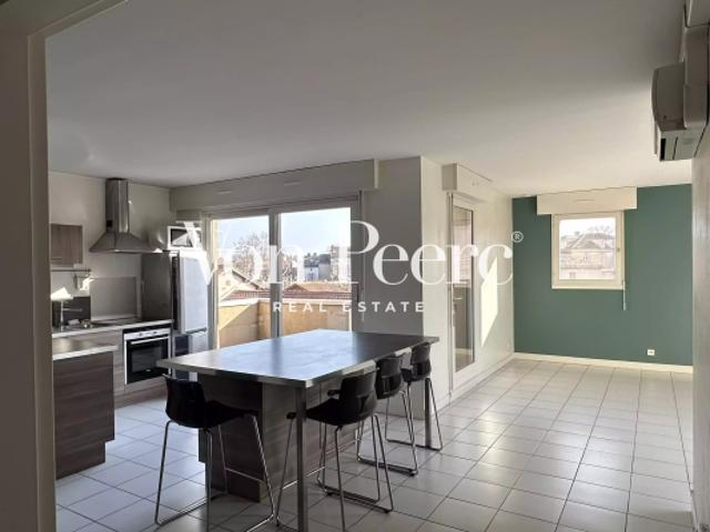A VENDRE intramuros Appartement moderne avec terrasse et parking