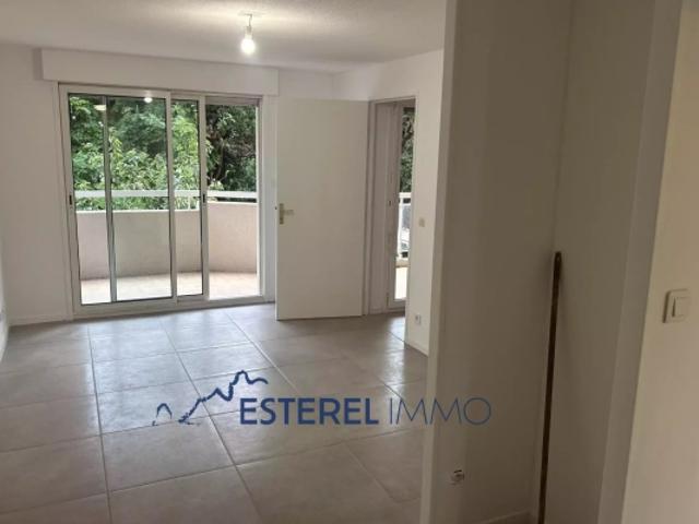Appartement moderne à Minelle avec piscine partagée