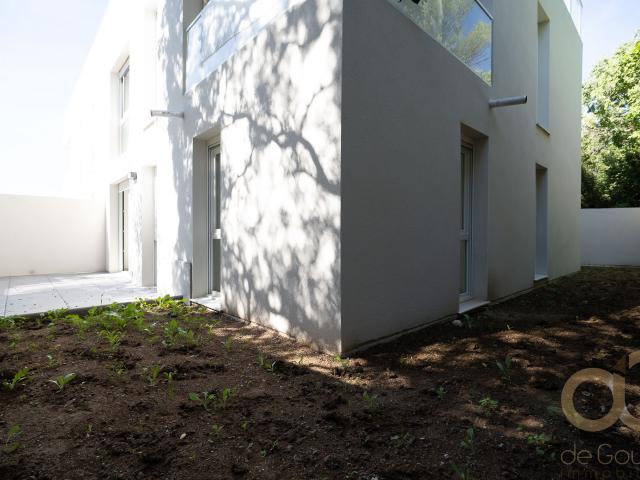 Appartement neuf avec terrasse, parking couvert et jardinet proche Kennedy