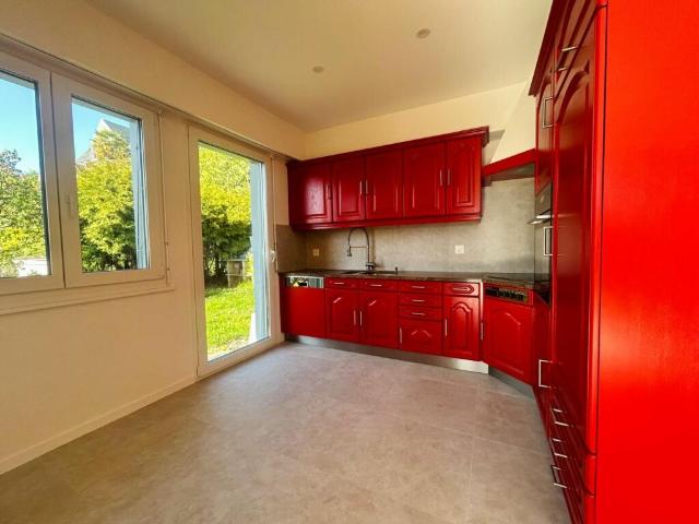 Appartement neuf, lumineux de 4.5 pièces au 1er avec balcon et jardin