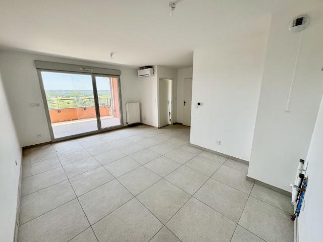 Appartement NEUF T2 centre village avec terrasse et garage