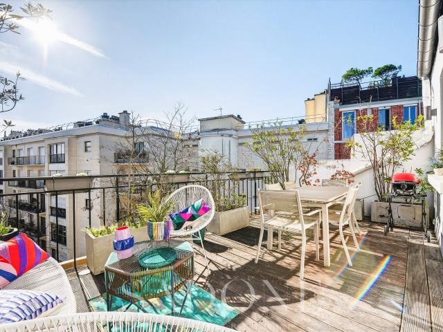 Appartement Neuilly Sur Seine Château dernier étage terrasse de plain pied