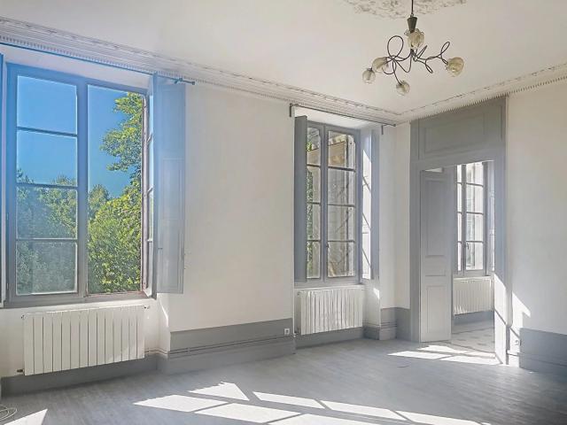 Appartement Nimes 5 pièce s 159.66 m2