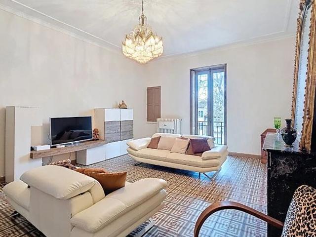 Appartement Nimes 7 pièce s 174.544 m2