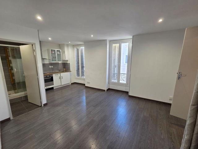Appartement Nimes 1 pièce s 23.76 m2