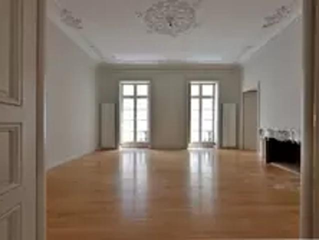 Appartement Nîmes Ecusson, Location appartement 7 pièces 185 m²