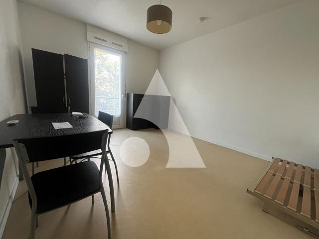 Appartement Niort 1 pièce s 21,2 m2