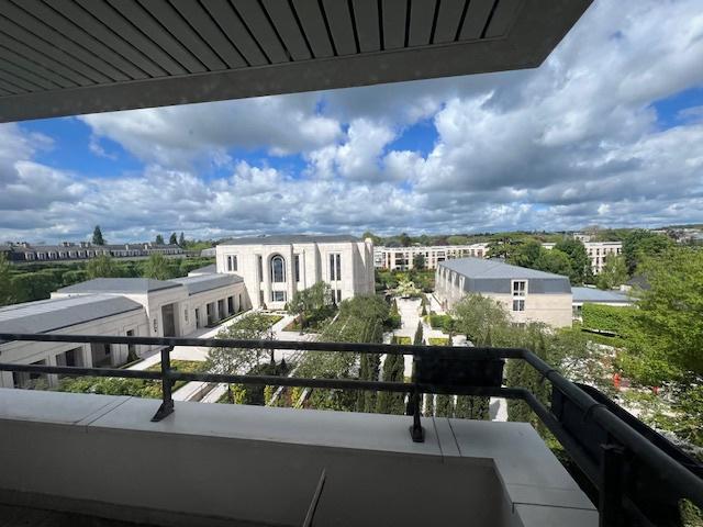 Appartement non meublé 118 m2, 1 parking, 4 m2 de balcon, 1 cave