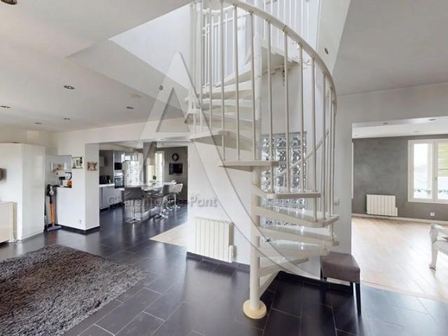 Duplex d'Exception de 150 m²: Un Esprit 'Maison sur le Toit' en Plein Coeur de Nogent sur Marne