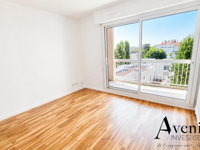 APPARTEMENT NUE T2 50M2 VUE DEGAGÉE BALCON GARAGE CAVE Lyon