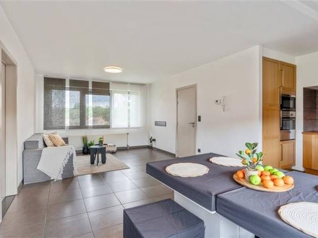 Appartement op 2de verdieping met berging en autostaanplaats