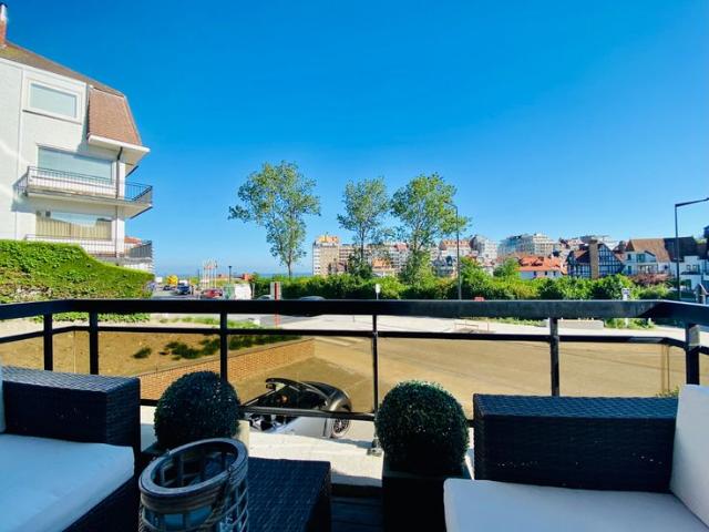 Appartement op topligging in Duinbergen