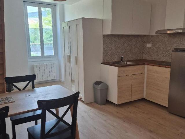 Appartement Oyonnax 1 pièce s 32.9 m2