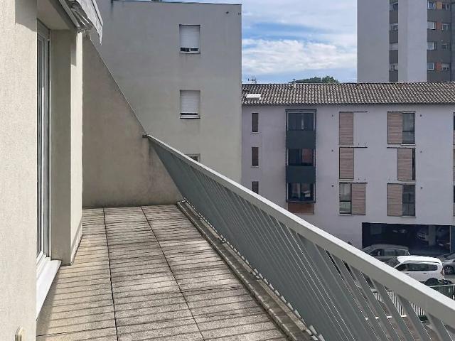 Appartement P2 avec terrasse et parking