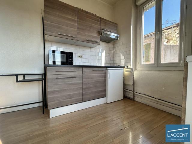 APPARTEMENT P2 AVEC VUE EXCEPTIONNELLE SUR LA TOUR MAGNE