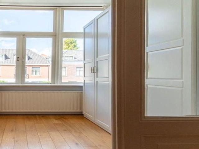 Appartement Paramaribostraat in Den Haag